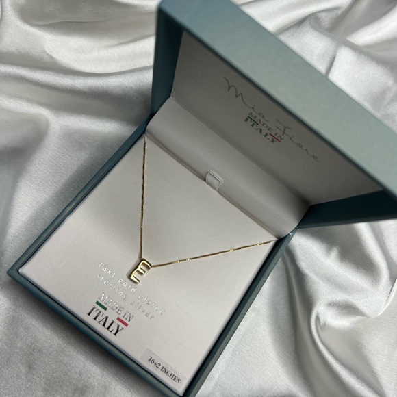 Letter Necklace 💕 - Picture 2 of 2